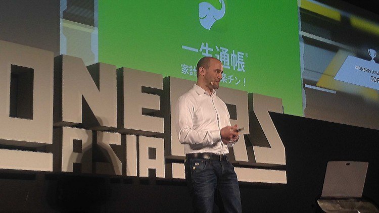 Moneytree founder and CEO Paul Chapman pitching at Pioneers Asia.
